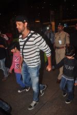 Hrithik Roshan returns from Maldives in Mumbai Airport on 23rd March 2015